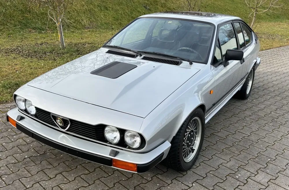 （現地在庫情報）ALFA ROMEO GTV6 2.5