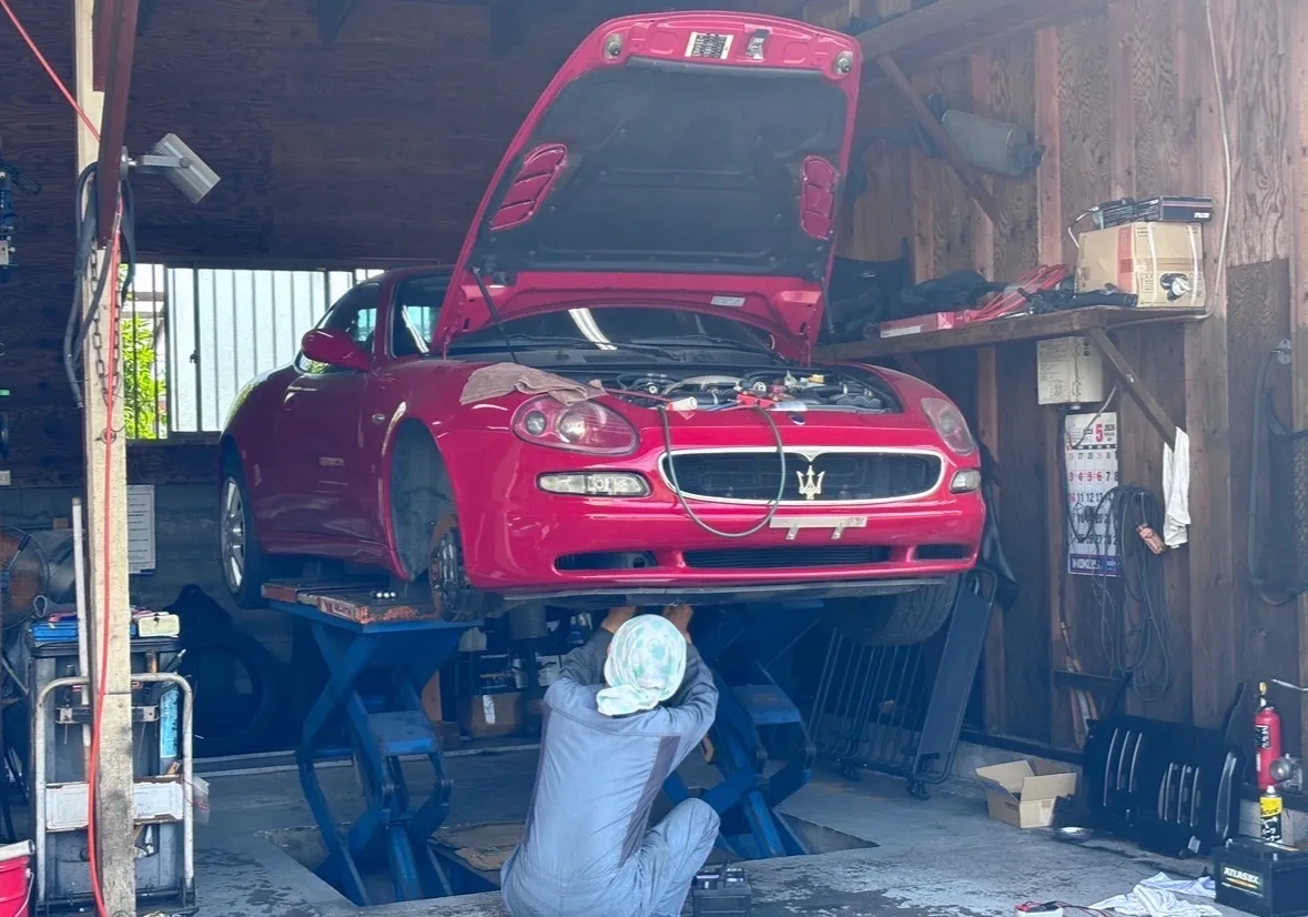 難航するマセラティ3200GTの納車整備